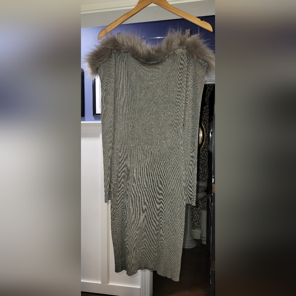 NWOT Gray Off Shoulder Faux Fur Neckline XLarge Long Sleeve Dress